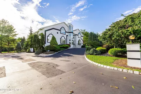 4 Igoe Rd, Morganville, NJ 07751