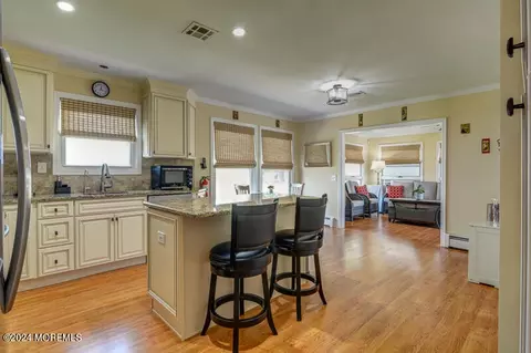 24 Lismore Dr, Toms River, NJ 08757