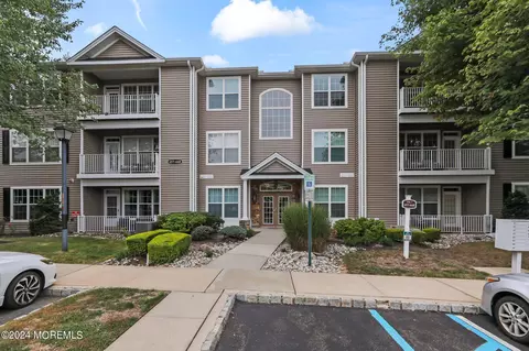 667 St Andrews Pl, Manalapan, NJ 07726
