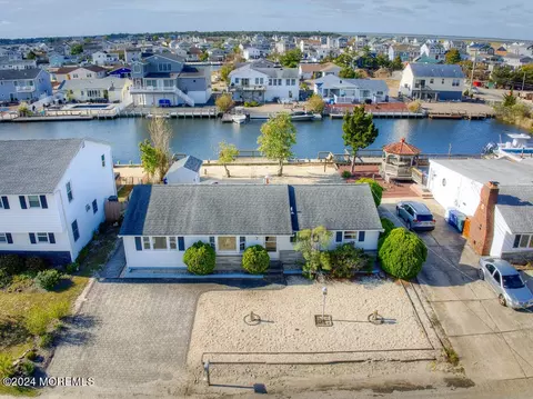 106 E Raritan Dr, Little Egg Harbor, NJ 08087