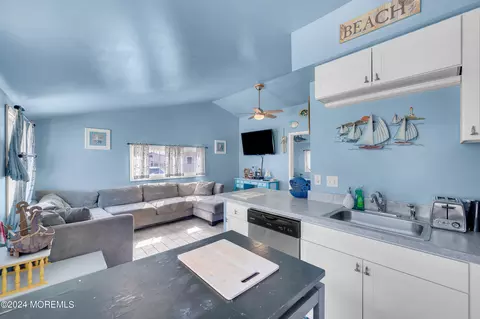 34 E Pompano Way, Lavallette, NJ 08735 photo 10