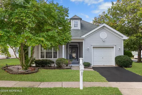 1 Springlawn Dr, Lakewood, NJ 08701