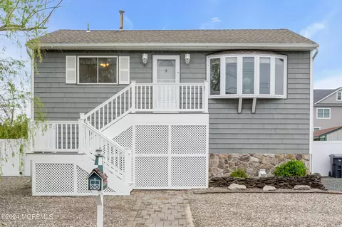 302 Stephan Ave, Toms River, NJ 08753