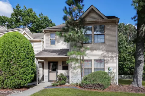 608 Begonia Ct, Jackson, NJ 08527