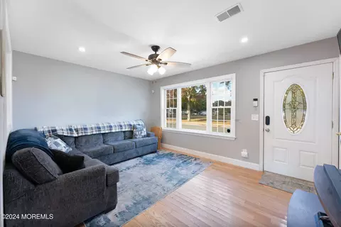 Entry Way - 144 E Arverne Ave, Ocean Gate, NJ 08740 photo 2 of 2