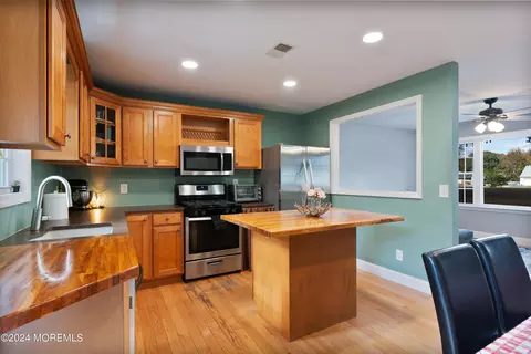Kitchen - 144 E Arverne Ave, Ocean Gate, NJ 08740 photo 2 of 3