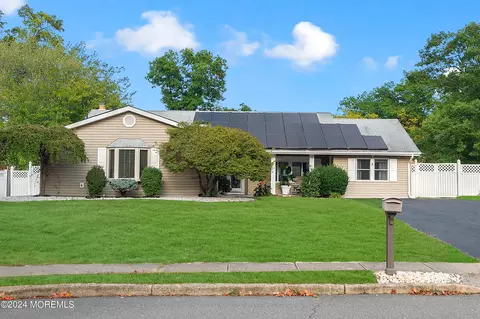 991 Vaughn Ave, Toms River, NJ 08753