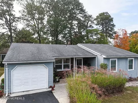 4 Berry Hill Rd #72, Whiting, NJ 08759