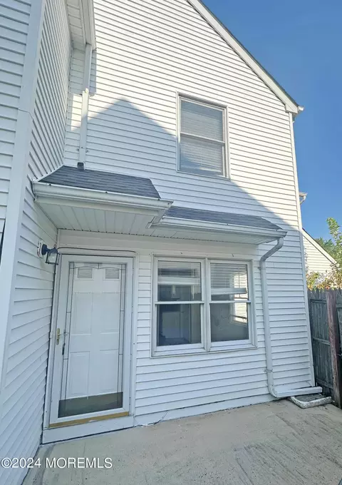 15 Browning Ct, Freehold, NJ 07728