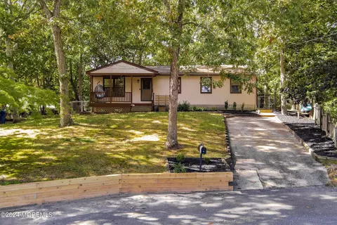 12 Demaret Ct, Little Egg Harbor, NJ 08087