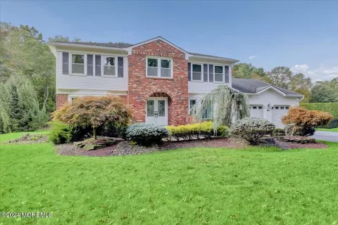 61 Apache Dr, Manalapan, NJ 07726