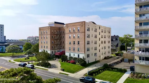 500 Deal Lake Dr #2G, Asbury Park, NJ 07712