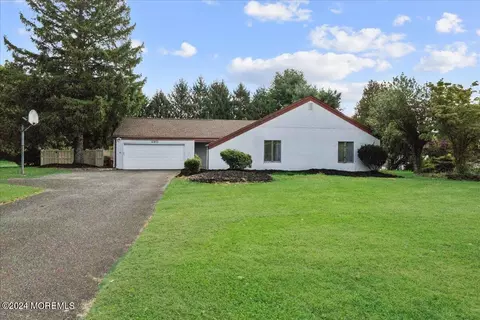 490 Iron Bridge Rd, Freehold, NJ 07728