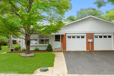 5 Monticello Dr # A, Whiting, NJ 08759