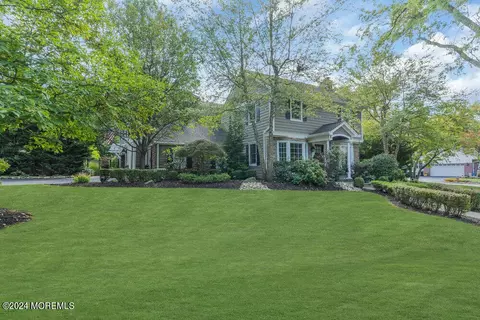 9 Edgemere Dr, Matawan, NJ 07747