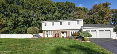 4 Stetson Pl, Morganville, NJ 07751