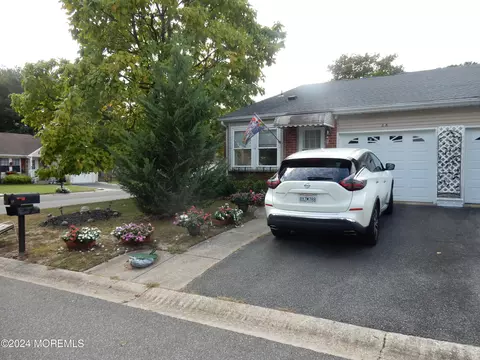 8 Winthrop Pl #55, Whiting, NJ 08759