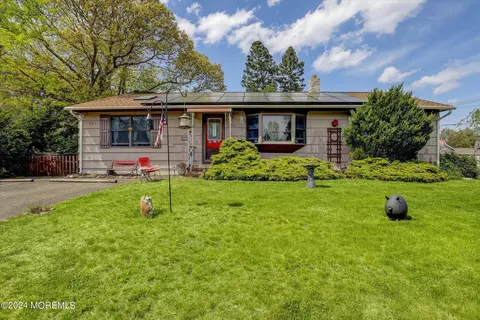 421 Bay Blvd, Bayville, NJ 08721