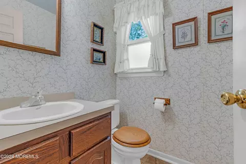 Bath - 802 Oak Rd, Brielle, NJ 08730 photo 1 of 2
