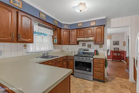 Kitchen - 802 Oak Rd, Brielle, NJ 08730 photo 2 of 2