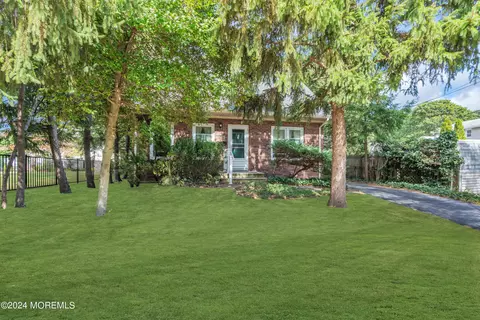 Exterior - 802 Oak Rd, Brielle, NJ 08730 photo 2 of 6