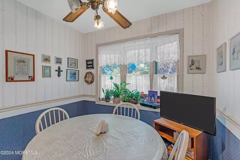 Dining - 802 Oak Rd, Brielle, NJ 08730 photo 1 of 4
