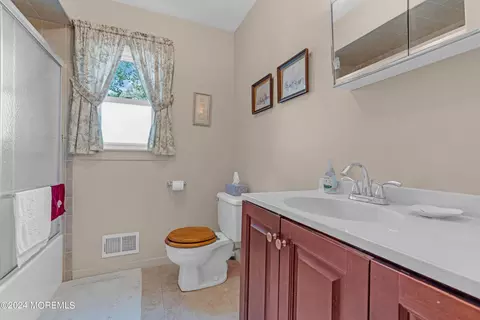 Bath - 802 Oak Rd, Brielle, NJ 08730 photo 2 of 2