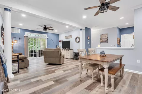 233 Sophee Ln, Lakewood, NJ 08701