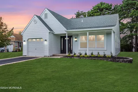 28 Swindon Ct, Toms River, NJ 08757