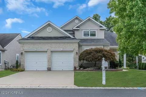 4 Seminole Ct, Jackson, NJ 08527