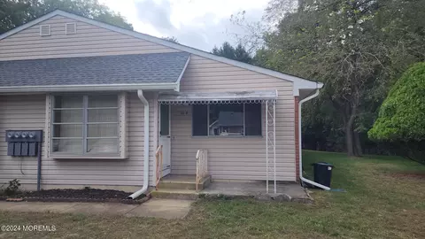 10 Homestead Dr #B, Whiting, NJ 08759