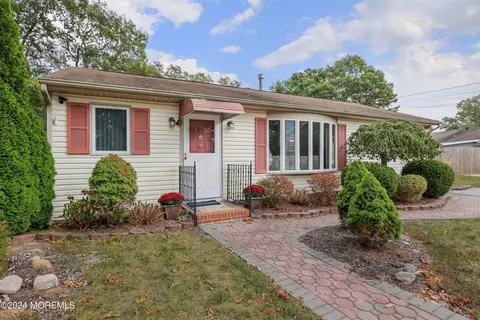 303 Constitution Dr, Forked River, NJ 08731
