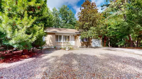 707 Tufts Ct, Lanoka Harbor, NJ 08734