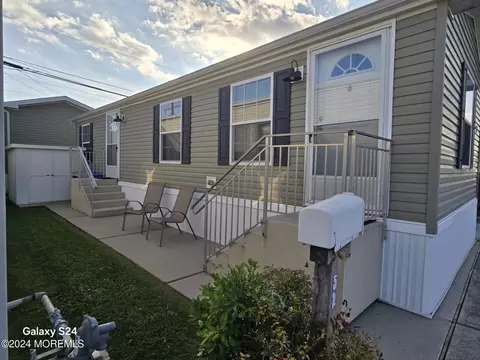 52 Freddie Ave, Avenel, NJ 07001