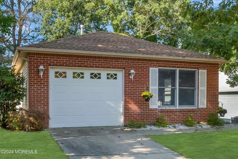 1460 Forelle Ln, Toms River, NJ 08755