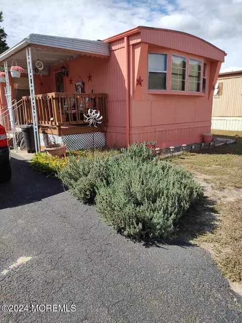 24 Blue Bird Ln, Manchester, NJ 08759