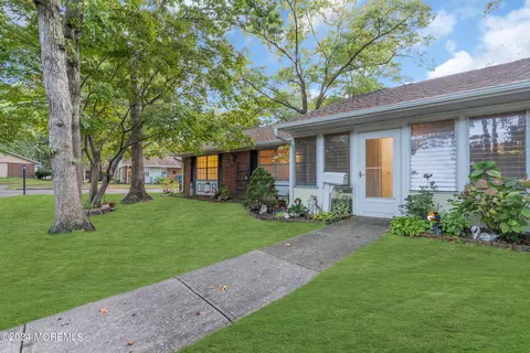 129 Farrington Ct # A, Lakewood, NJ 08701