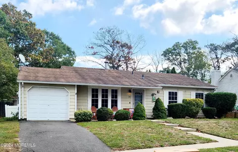14 Sextant Dr, Barnegat, NJ 08005