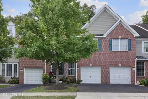 135 Ironwood Ct, Middletown, NJ 07748