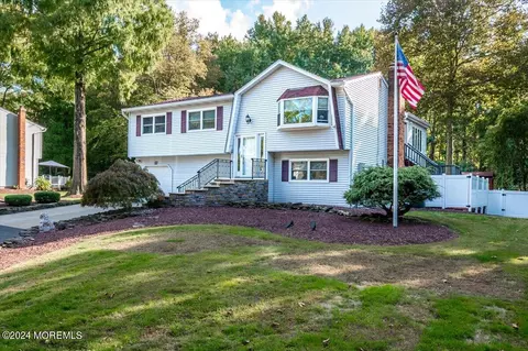 17 Lake Dr, Roosevelt, NJ 08555