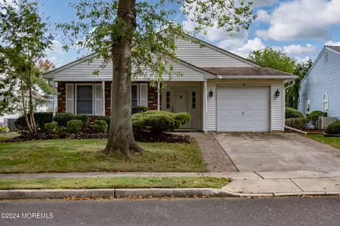 73 Deep Hollow Ln N, Columbus, NJ 08022