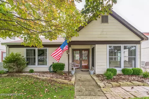 746 Liverpool Cir # B, Manchester, NJ 08759