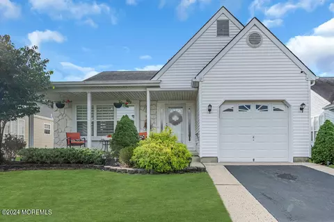 326 Jamaica Blvd, Toms River, NJ 08757