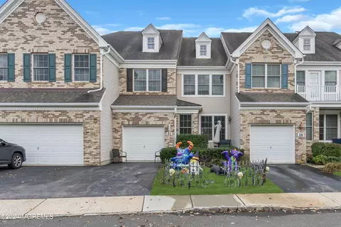 16 Chatsworth Rd, Manalapan, NJ 07726