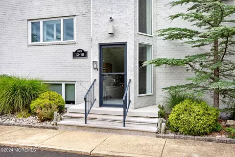 138 Bodman Pl #15, Red Bank, NJ 07701