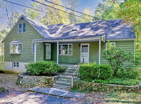 34 Saw Mill Rd, Warren, NJ 07059