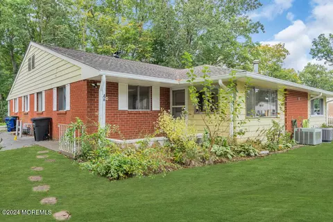 4 Cardinal St #B, Manchester, NJ 08759