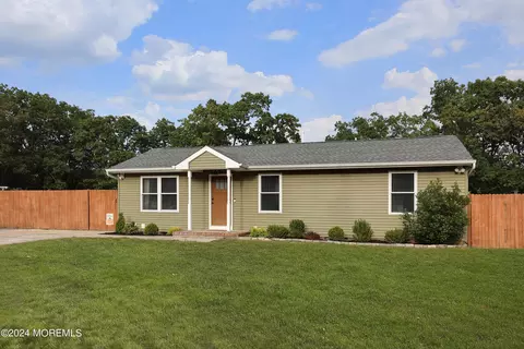 18 Western Dr, Howell, NJ 07731