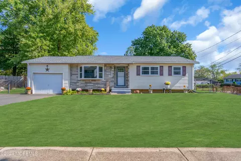 7 Wyoming Dr, Jackson, NJ 08527