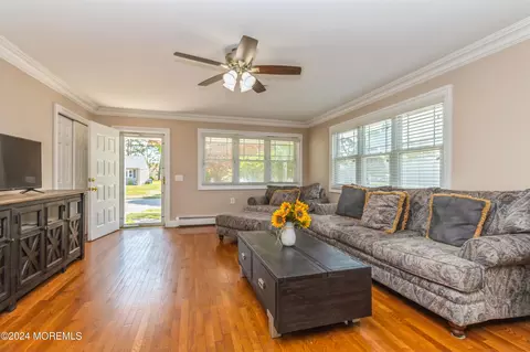 25 Innsbruck Dr, Toms River, NJ 08757